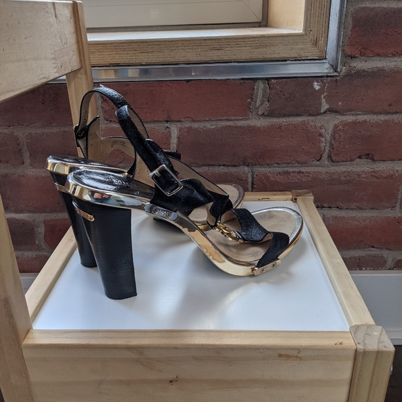 Michael Kors Stunning Gold Heels - Picture 3 of 10